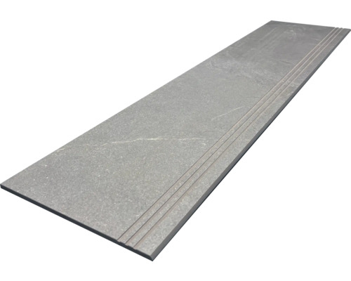 Sivá schodisková dlaždica s drážkami pre exteriér