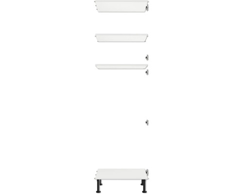 Niekoľko bielych políc s nastaviteľnými nožičkami