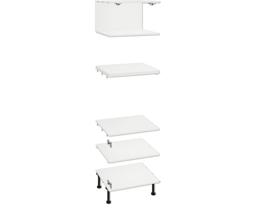 Jednotlivé prvky kúpeľňovej nábytkovej zostavy naskladané na seba