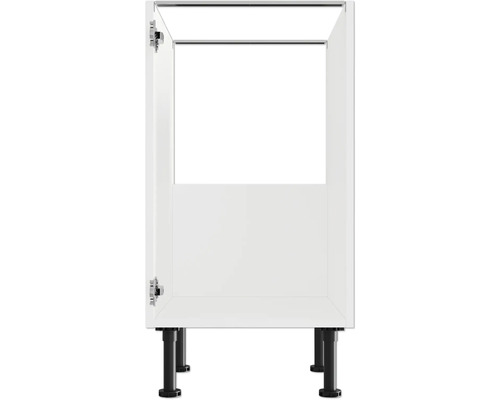 Kuchynská spodná skrinka s otvorenými dverami a nastaviteľnými nohami