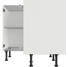 Kuchynská skrinka s otvorenými a zatvorenými dverami