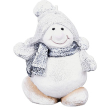 Figúrka snehuliaka s čiapkou a šálom ako zimná dekorácia