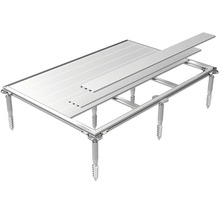 Kovový stôl so skrutkovacími nohami a odnímateľnými panelmi