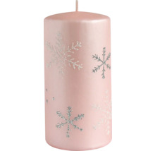 Sviečka so vzorom snehových vločiek