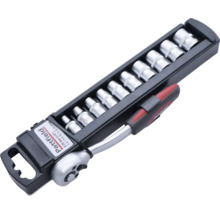 Sada nástrčných kľúčov s račňou a rôznymi nadstavcami v čiernom držiaku