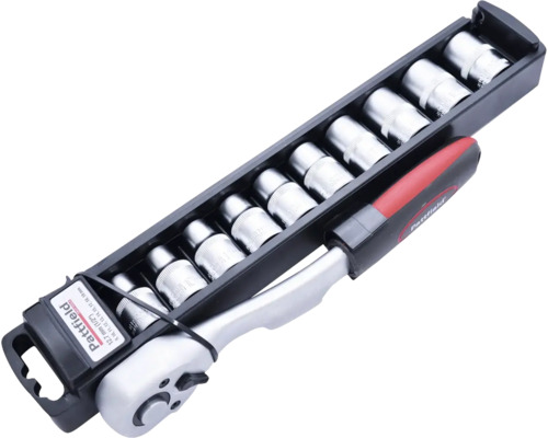 Sada nástrčných kľúčov s račňou a rôznymi nadstavcami v úložnom boxe.