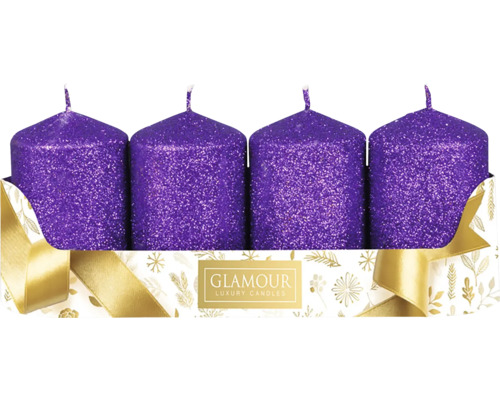 Sviečka adventná glitrovaná 5x8cm 4ks Štyri fialové stĺpové sviečky s trblietkami v balení s logom Glamour Luxury Candles