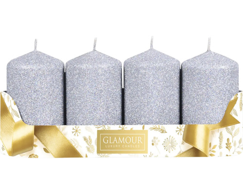 Sviečka adventná glitrovaná 5x8cm 4ks Štyri strieborné stĺpové sviečky v ozdobnom balení