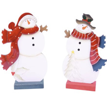 Dve figúrky snehuliakov ako vianočná dekorácia