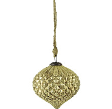 Dekoratívna závesná figúrka so štruktúrou a pásikom na zavesenie