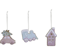 Tri vianočné ozdoby so vzormi auta, vlaku a domu