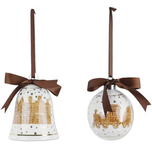 Dve vianočné ozdoby: zvonček a guľa so stuhou