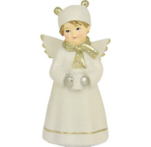 Dekoratívna figúrka anjela s čiapkou a krídlami ako vianočná dekorácia