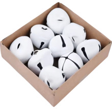 Dekoratívne biele zvončeky v krabici