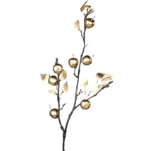 Dekoratívna jabloňová vetva so zlatými jablkami a listami