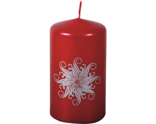 Červená stĺpová sviečka s kvetinovým vzorom