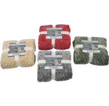 Niekoľko zabalených flanelových prikrývok z polyesteru, približne 150 x 200 centimetrov