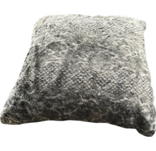 Dekoračný vankúš s kožušinovou štruktúrou
