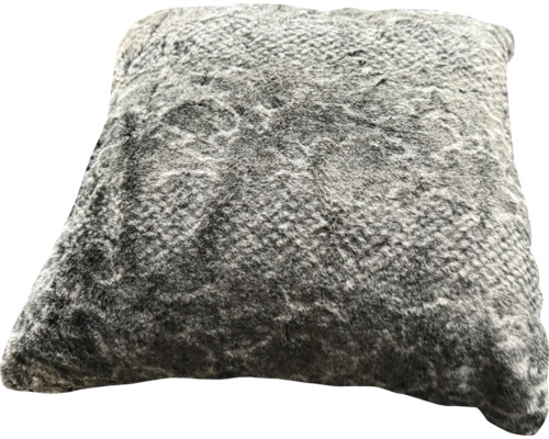 Dekoračný vankúš s kožušinovou štruktúrou