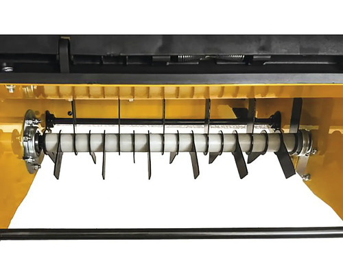 Detailný pohľad na pôdnu frézu s rotorom a frézovacími nožmi