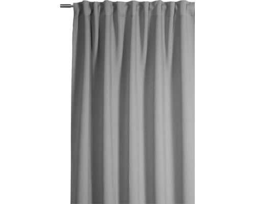 Sivý záves so skladaným zavesením na tyči na záclony