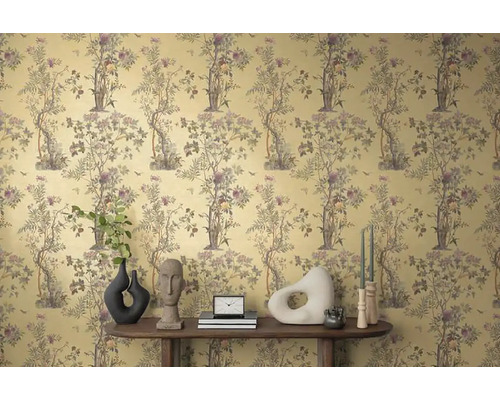 Dekoratívna tapeta s kvetinovým vzorom a stromami na dekoráciu stien.