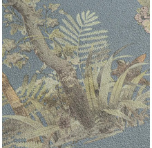 Detail štruktúrovanej tapety so vzorom stromov a rastlín