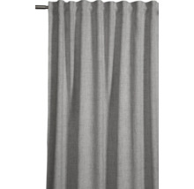 Sivý záves so skladaným zavesením na záclonovej tyči