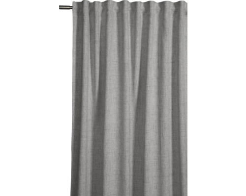 Sivý záves so skladaným zavesením na záclonovej tyči