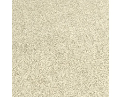 Detail béžovej textilnej tapety s jemnou štruktúrou