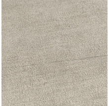 Detail svetlej textilnej tapety s jemnou štruktúrou.