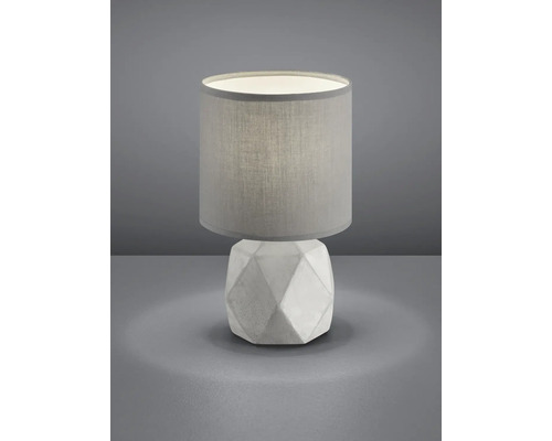 Stolná lampa s látkovým tienidlom a betónovým podstavcom