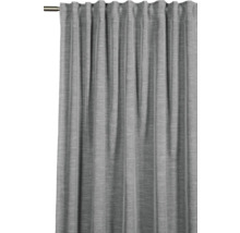 Sivý záves na záclonovej tyči