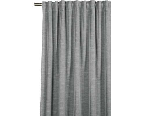 Sivý záves na záclonovej tyči