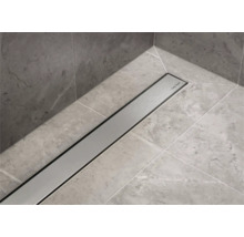 Nerezový sprchový žľab v obloženej kúpeľni