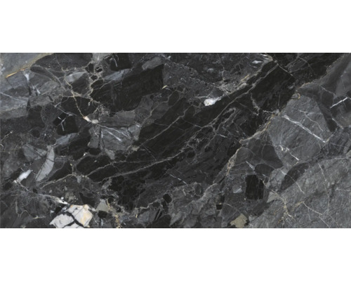 Detail čiernej mramorovej dosky so sivými a bielymi žilami