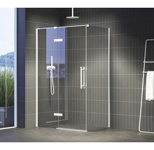 Rohová sprcha so sklenenými stenami a batériou v kúpeľni