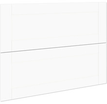 Detailný záber bielej nábytkovej prednej strany s úchytkou