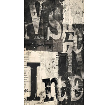 Abstraktný obraz s výstrižkami z novín a písmenami