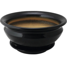 Čierny kvetináč s podšálkou