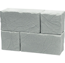 Stohované sivé betónové bloky