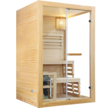 Drevená sauna so sklenenými dverami a interiérom