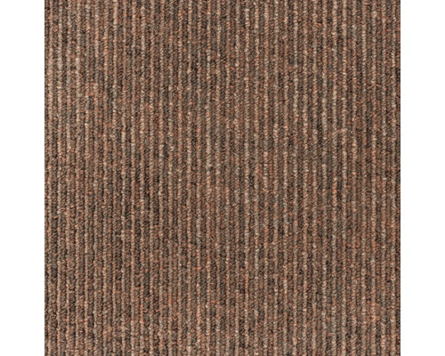 Detailný záber vpichovaného koberca s pruhovaným vzorom