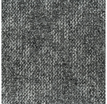 Detail šedého koberca.