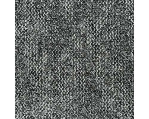 Detail šedého koberca.