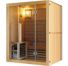 Drevená sauna so sklenenými dverami a interiérom