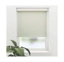 Okno s namontovanou roletou