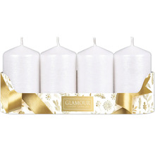 Štyri biele stĺpové sviečky v ozdobnom balení