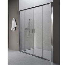 Sprchová zástena s posuvnými sklenenými dverami a kovovým rámom v kúpeľni.