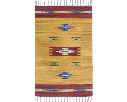 Koberec so strapcami a vzorom